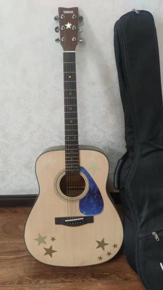 吉他 雅马哈F600 450元
